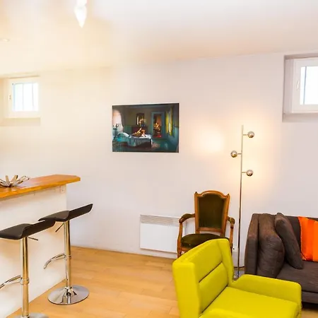 Standing Apartment#lafayette Opera Apartment